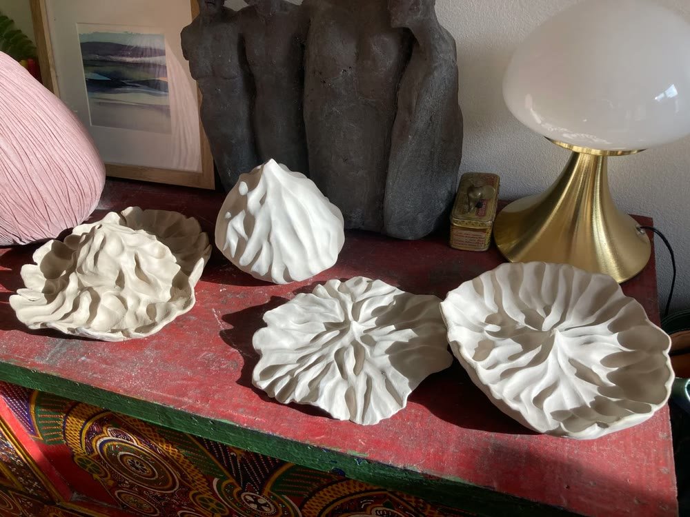 Céramiques blanches de Julie Athané